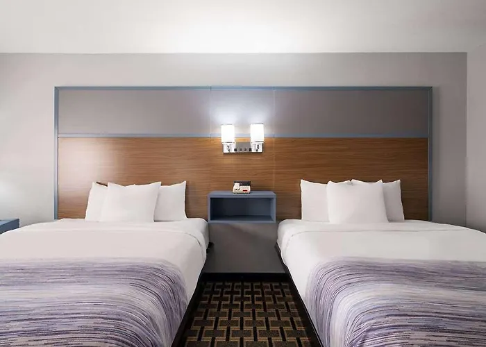 Americinn Il Hotel Woodstock